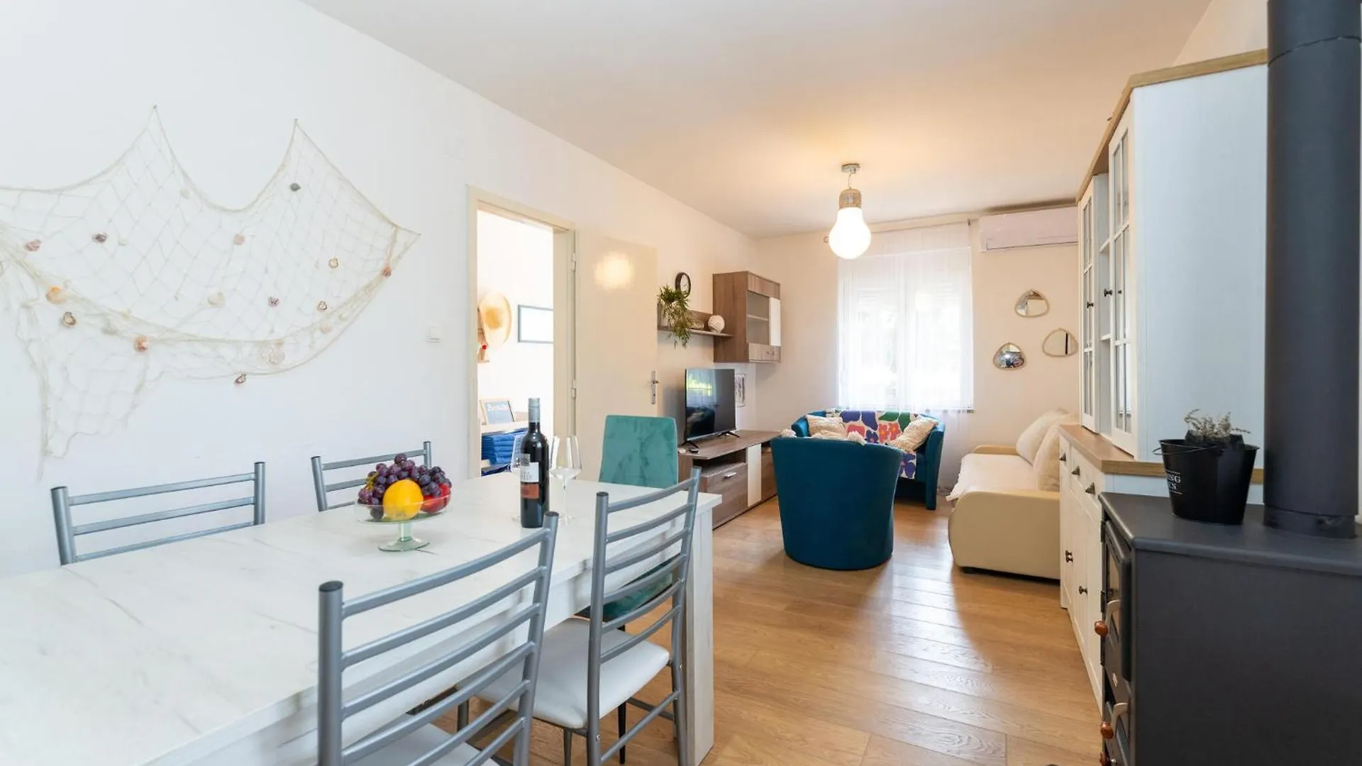 2 Bedroom Beautiful Home In Starigrad Holiday home