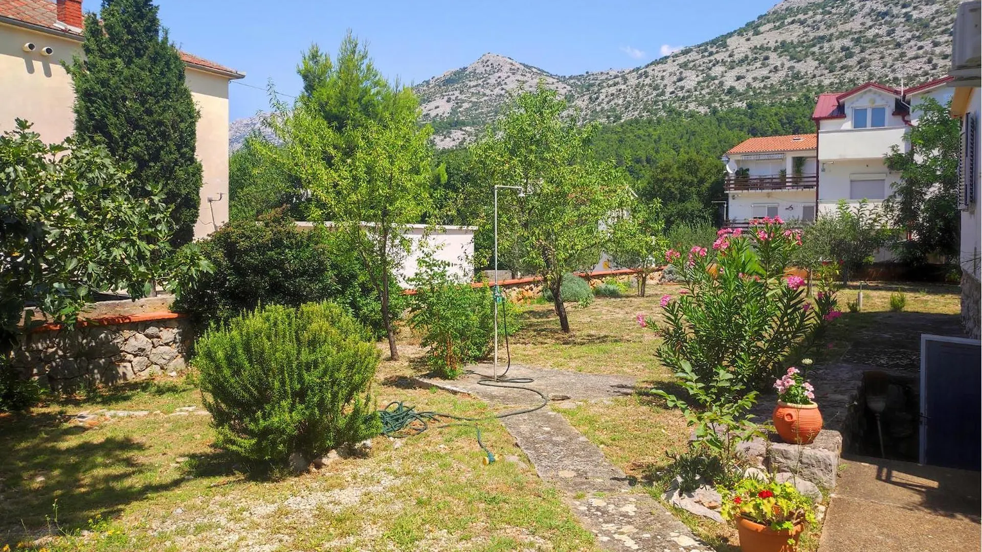 2 Bedroom Beautiful Home In Starigrad Holiday home